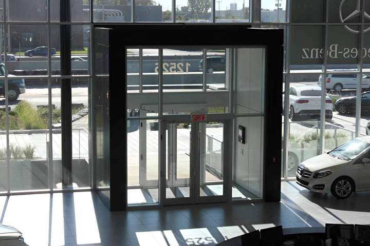 Glass door Montreal
