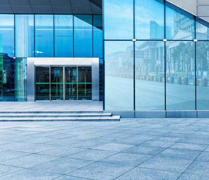 Door installation Montreal