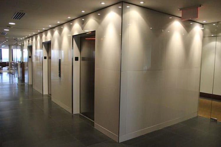 Glass product Installation Laval