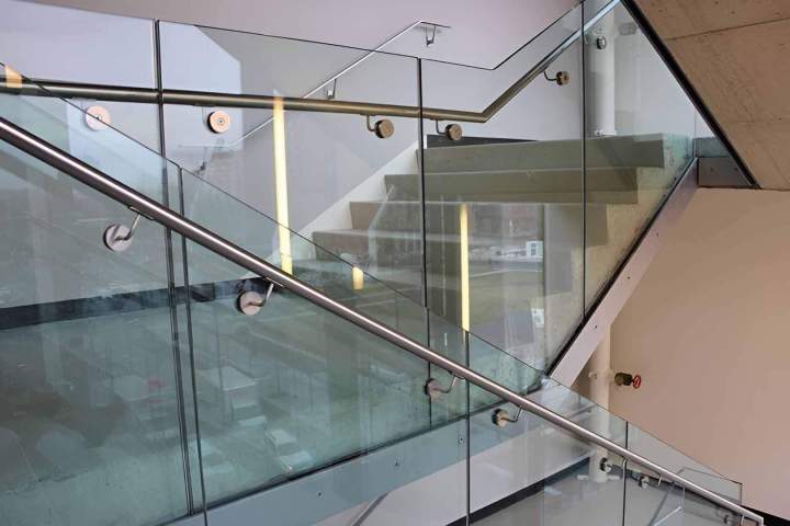 Installation de garde-corps en verre à Cadenet